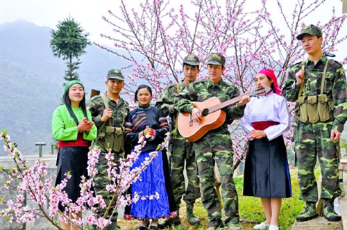 Soldiers and people wholeheartedly protect border areas together